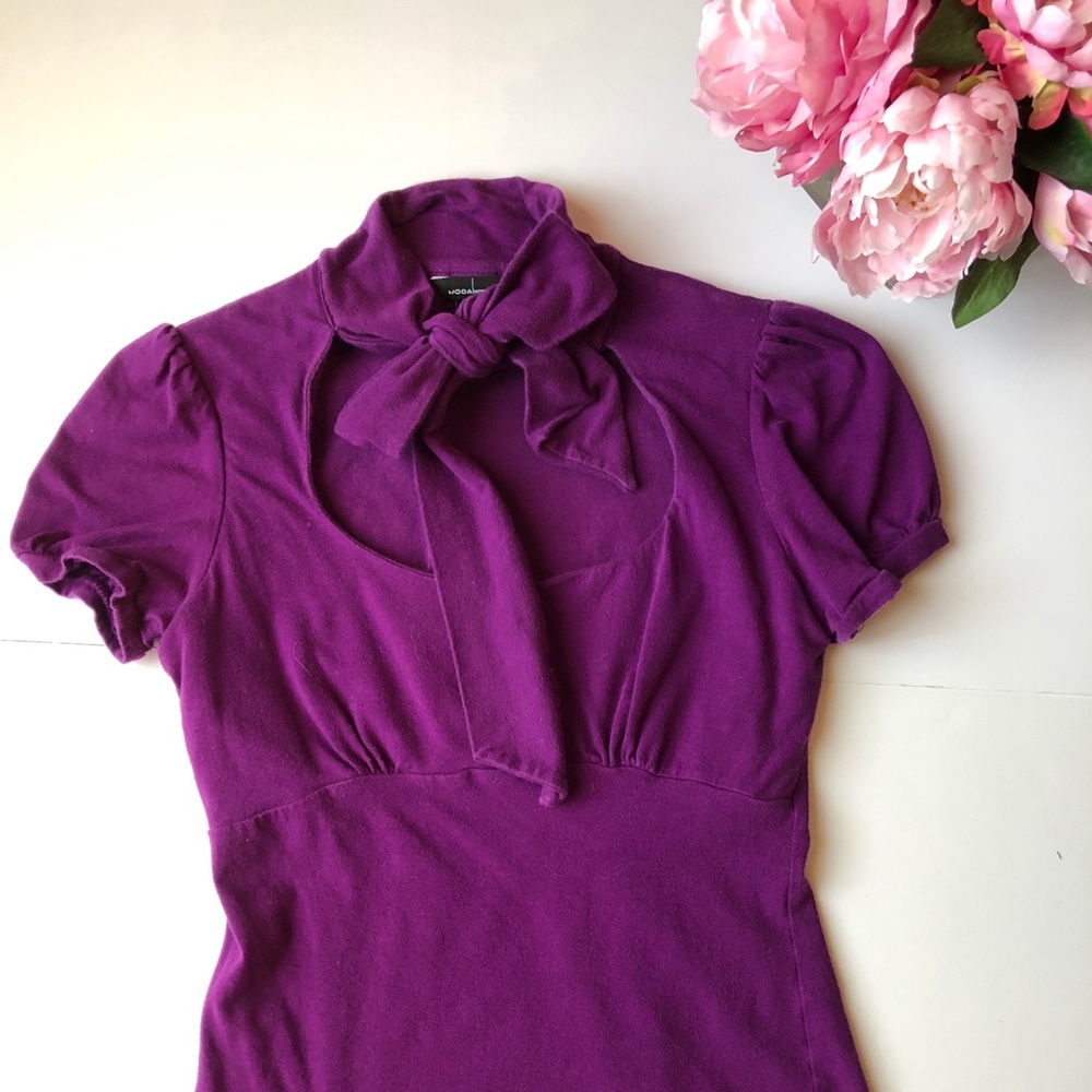 Tie at neck top.